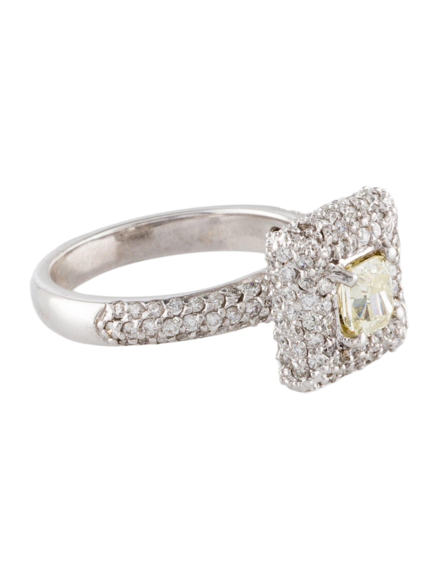 Ring 18K 1.82ctw Diamond Cocktail Ring